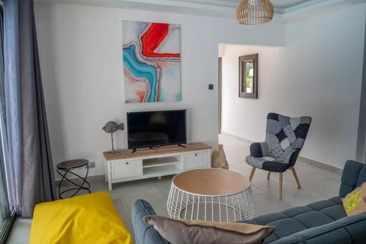 TAMARIN - modern 4-bedroom villa with pool
