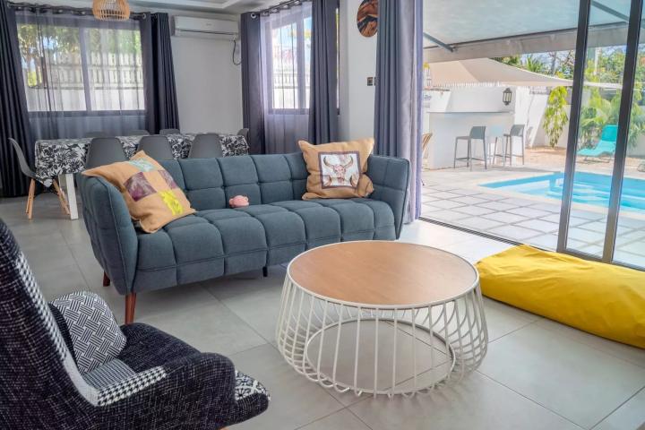 TAMARIN - modern 4-bedroom villa with pool