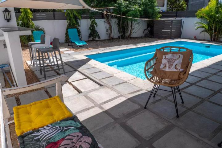 TAMARIN - modern 4-bedroom villa with pool