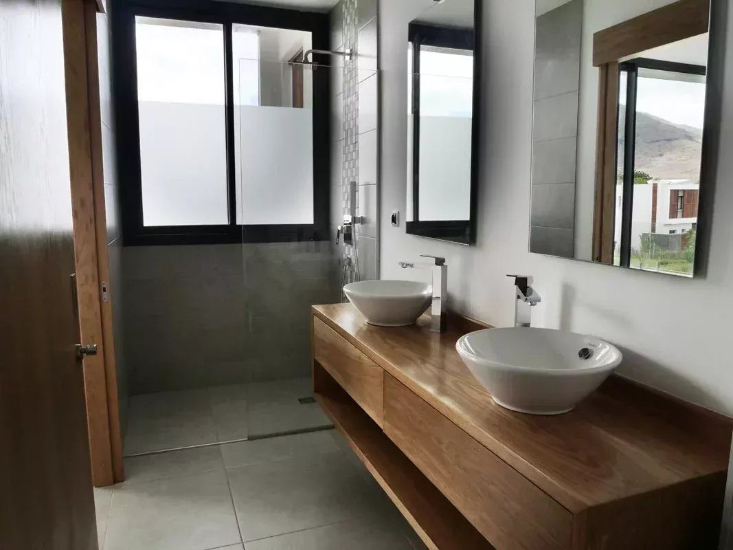 TAMARIN – Modern 3-bedroom villa with pool for long-term rental