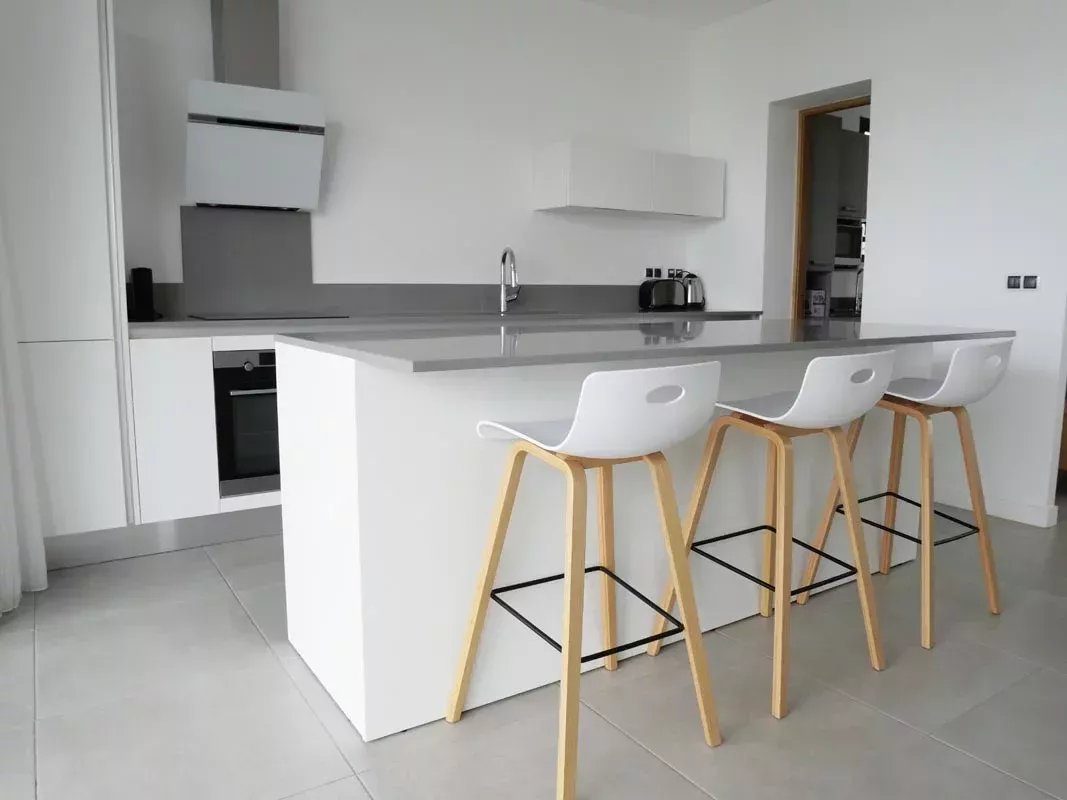 TAMARIN – Modern 3-bedroom villa with pool for long-term rental