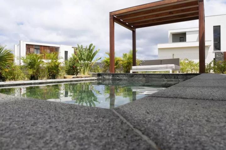 TAMARIN – Villa moderne de 3 chambres avec piscine à la location long terme
