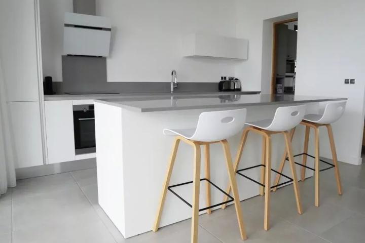 TAMARIN – Villa moderne de 3 chambres avec piscine à la location long terme