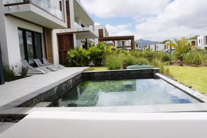 TAMARIN – Villa moderne de 3 chambres avec piscine à la location long terme