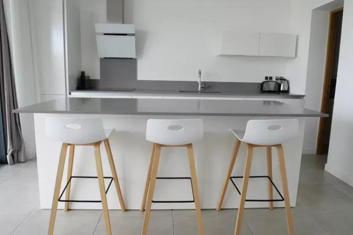 TAMARIN – Villa moderne de 3 chambres avec piscine à la location long terme