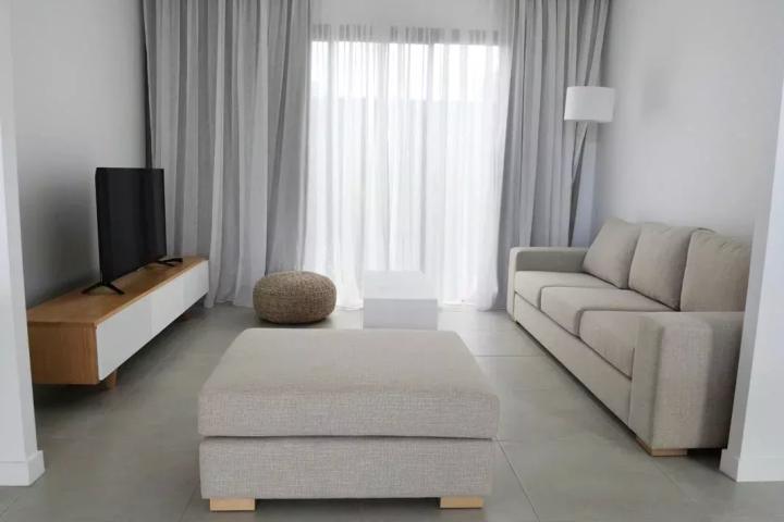 TAMARIN – Villa moderne de 3 chambres avec piscine à la location long terme