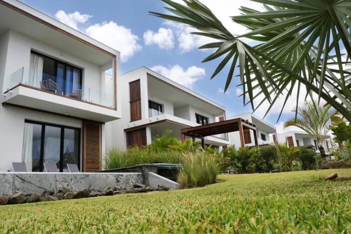 TAMARIN – Villa moderne de 3 chambres avec piscine à la location long terme