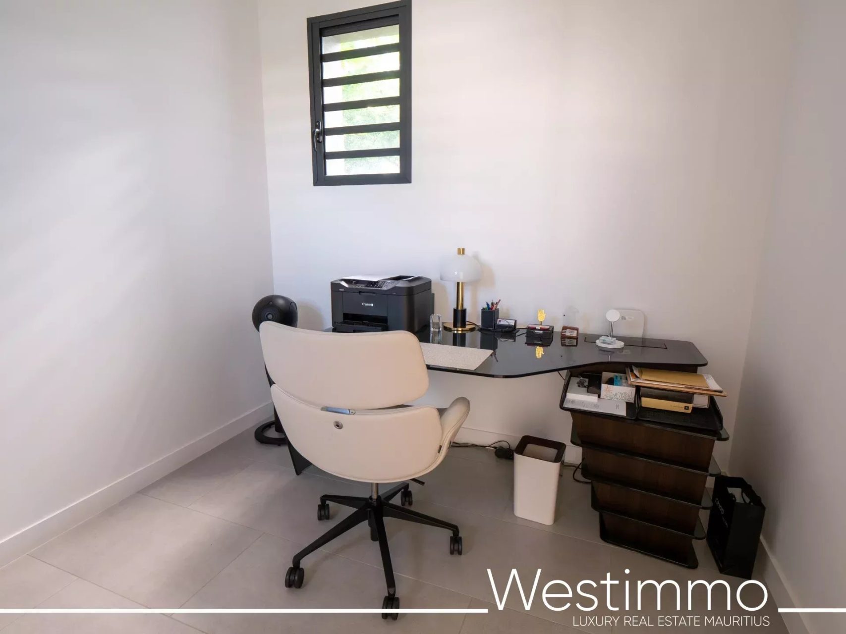 TAMARIN – Villa contemporaine de prestige sur 2500 m² en résidence sécurisée à vendre