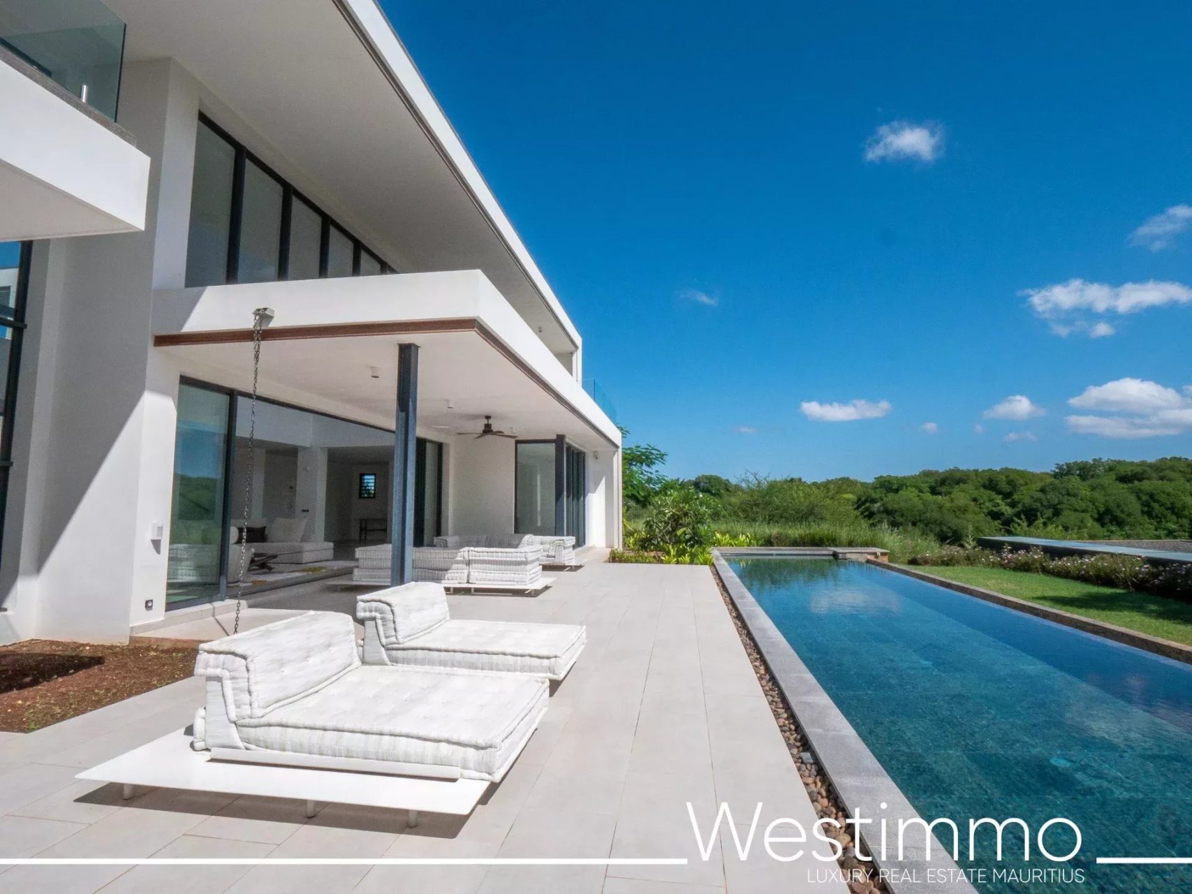 TAMARIN – Villa contemporaine de prestige sur 2500 m² en résidence sécurisée à vendre