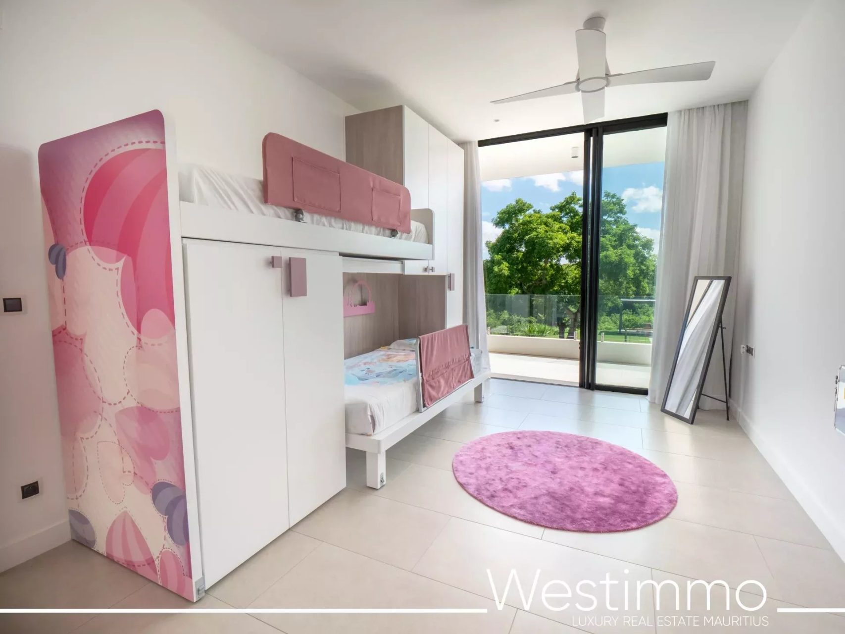 TAMARIN – Villa contemporaine de prestige sur 2500 m² en résidence sécurisée à vendre