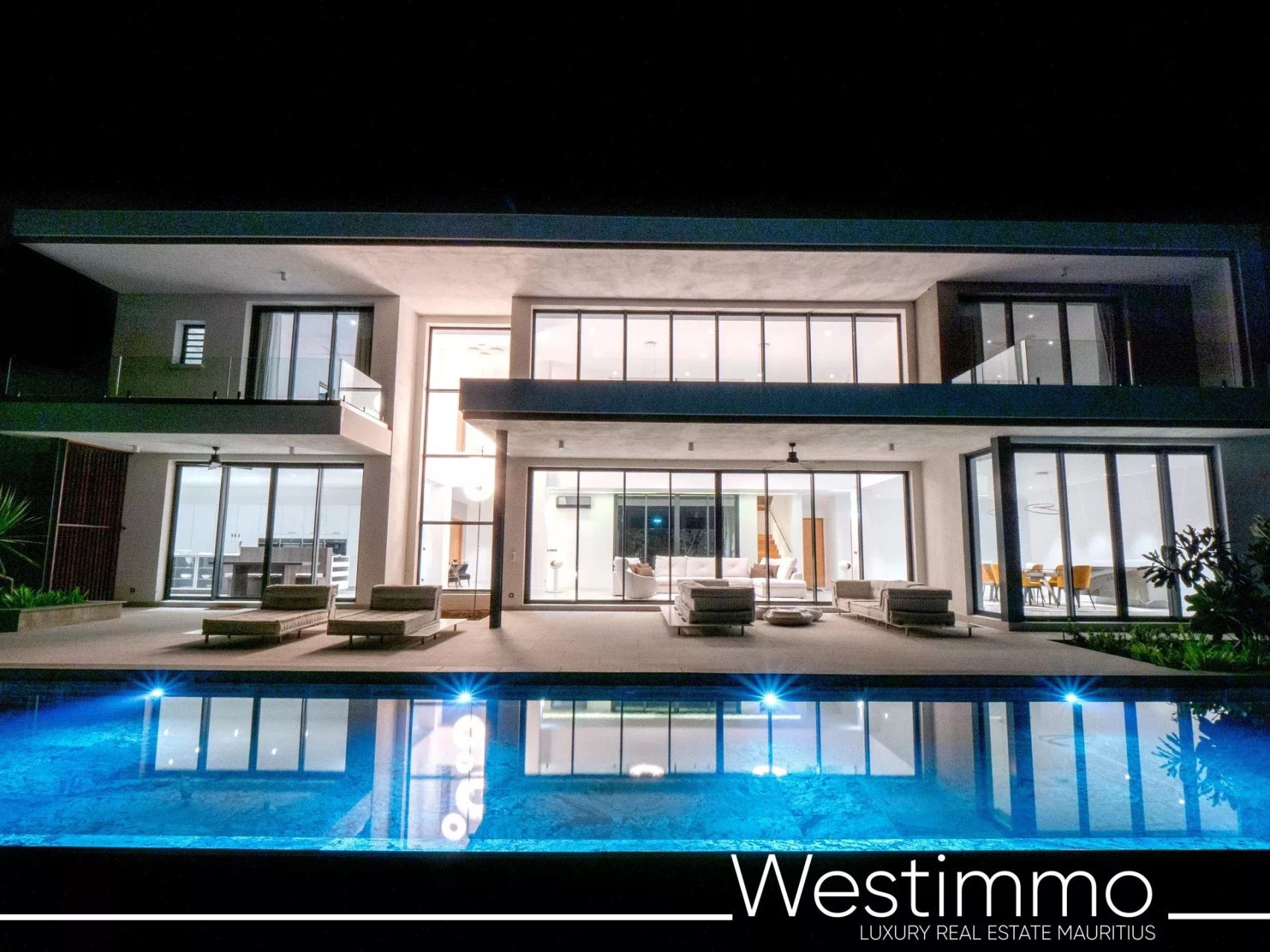 TAMARIN – Villa contemporaine de prestige sur 2500 m² en résidence sécurisée à vendre