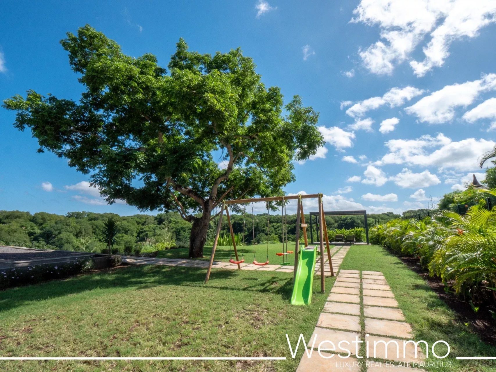 TAMARIN – Villa contemporaine de prestige sur 2500 m² en résidence sécurisée à vendre