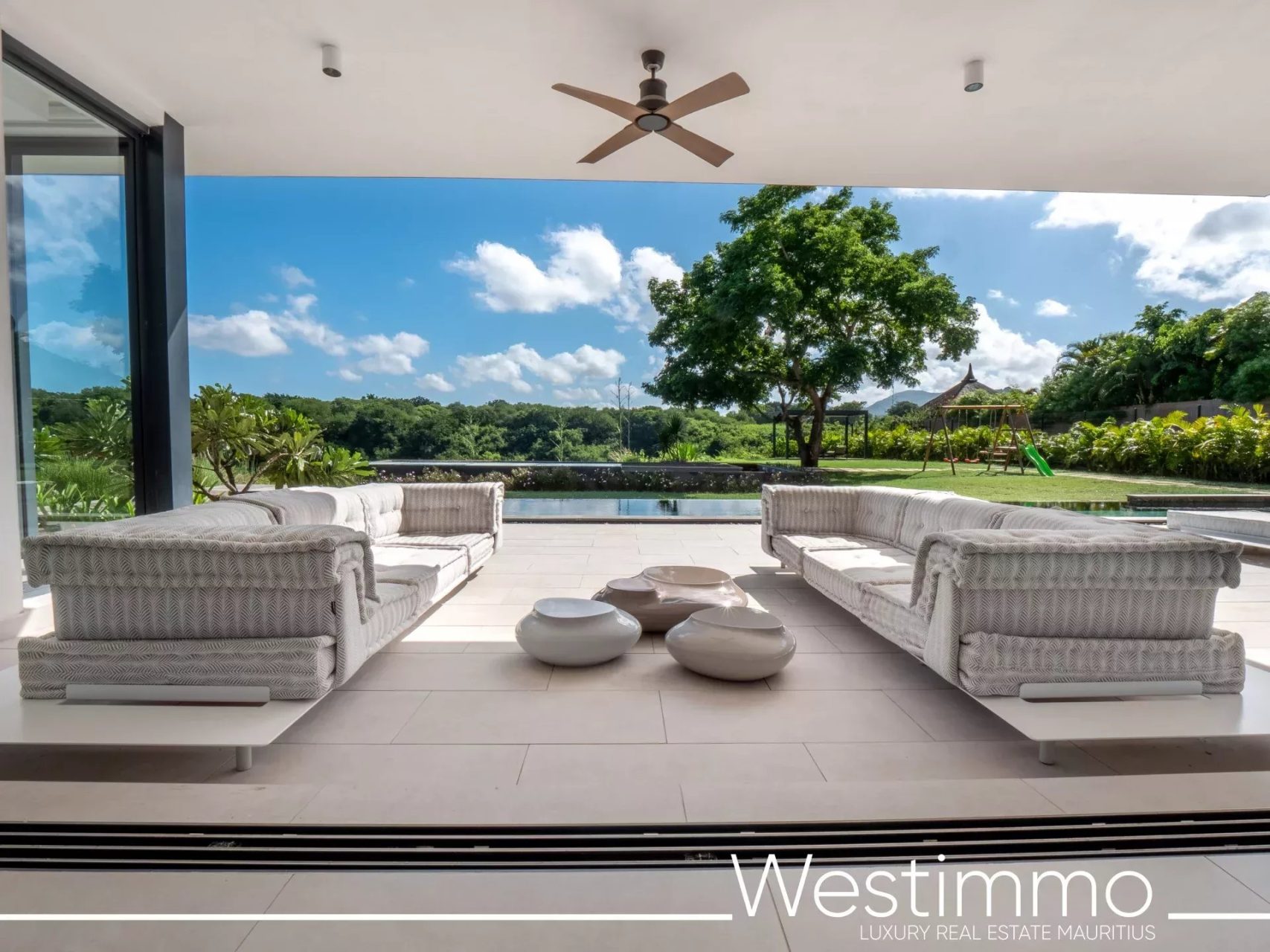 TAMARIN – Villa contemporaine de prestige sur 2500 m² en résidence sécurisée à vendre