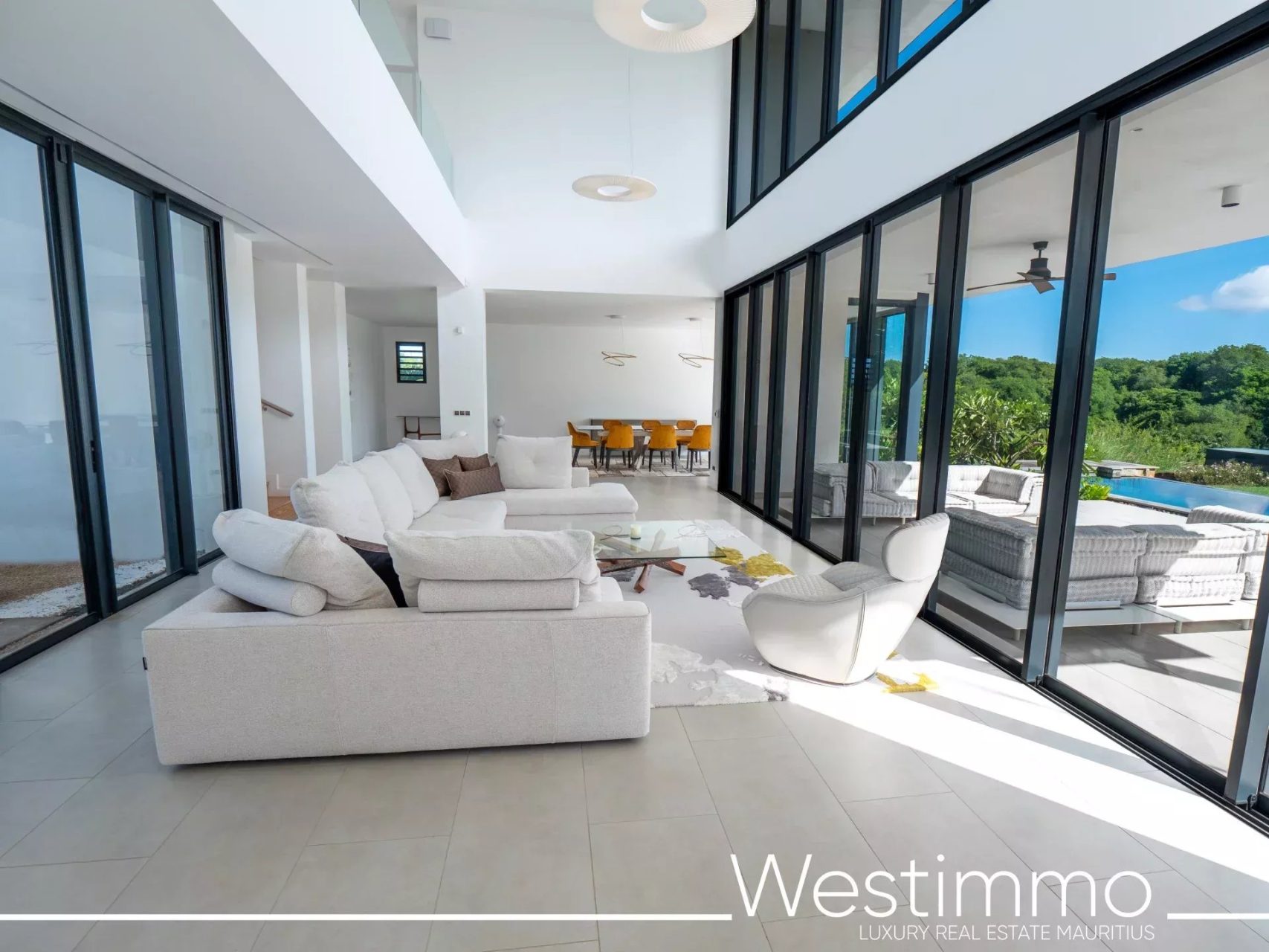 TAMARIN – Villa contemporaine de prestige sur 2500 m² en résidence sécurisée à vendre