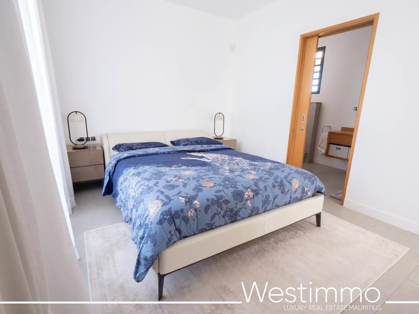 TAMARIN – Villa contemporaine de prestige sur 2500 m² en résidence sécurisée à vendre