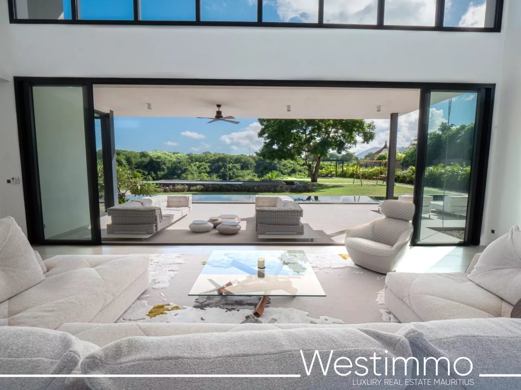 TAMARIN – Villa contemporaine de prestige sur 2500 m² en résidence sécurisée à vendre