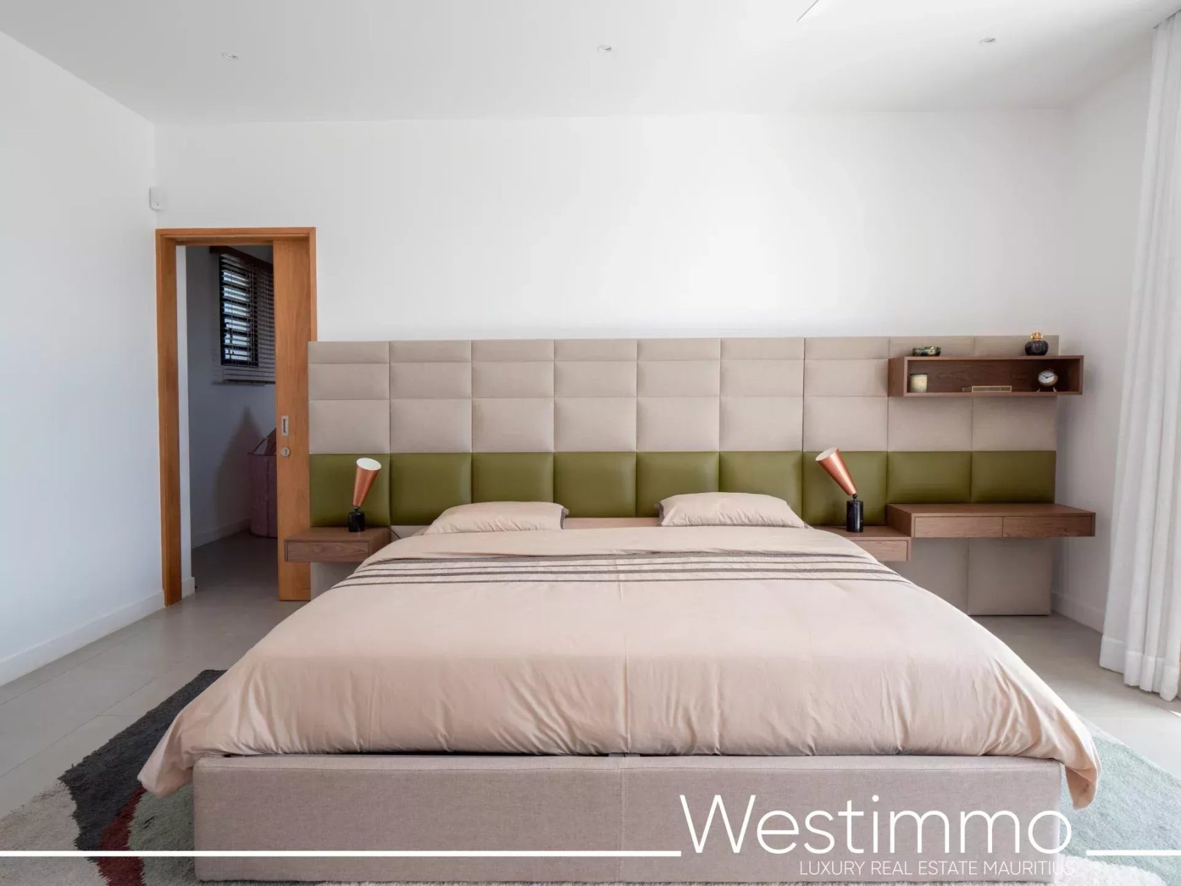TAMARIN – Villa contemporaine de prestige sur 2500 m² en résidence sécurisée à vendre