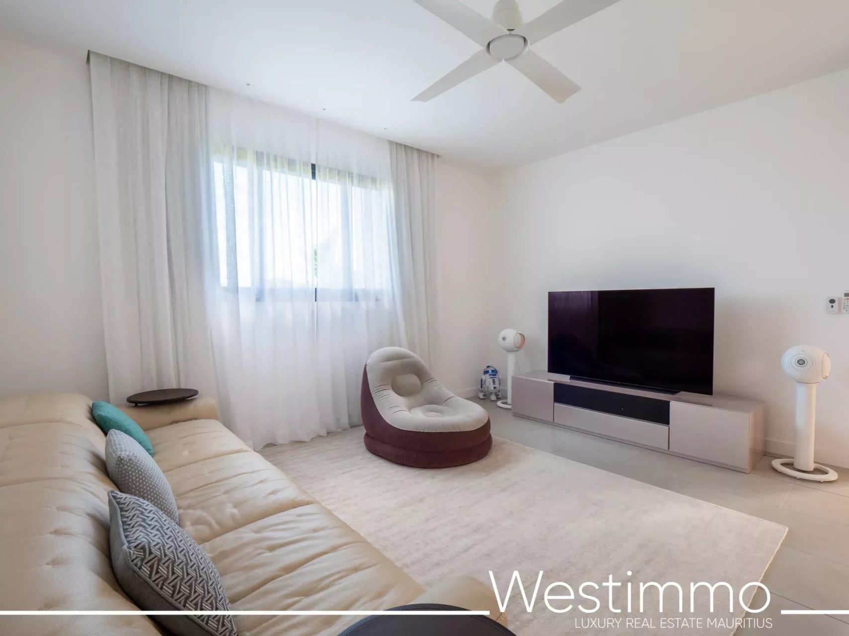 TAMARIN – Villa contemporaine de prestige sur 2500 m² en résidence sécurisée à vendre