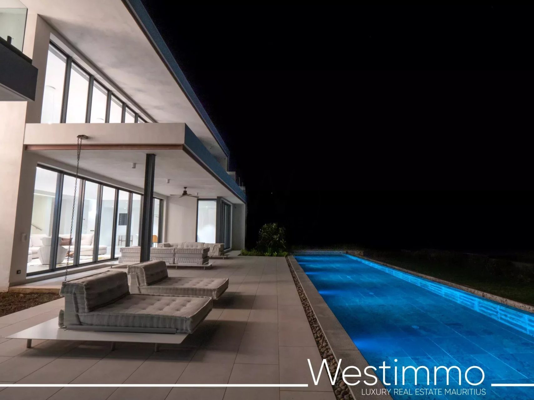 TAMARIN – Villa contemporaine de prestige sur 2500 m² en résidence sécurisée à vendre