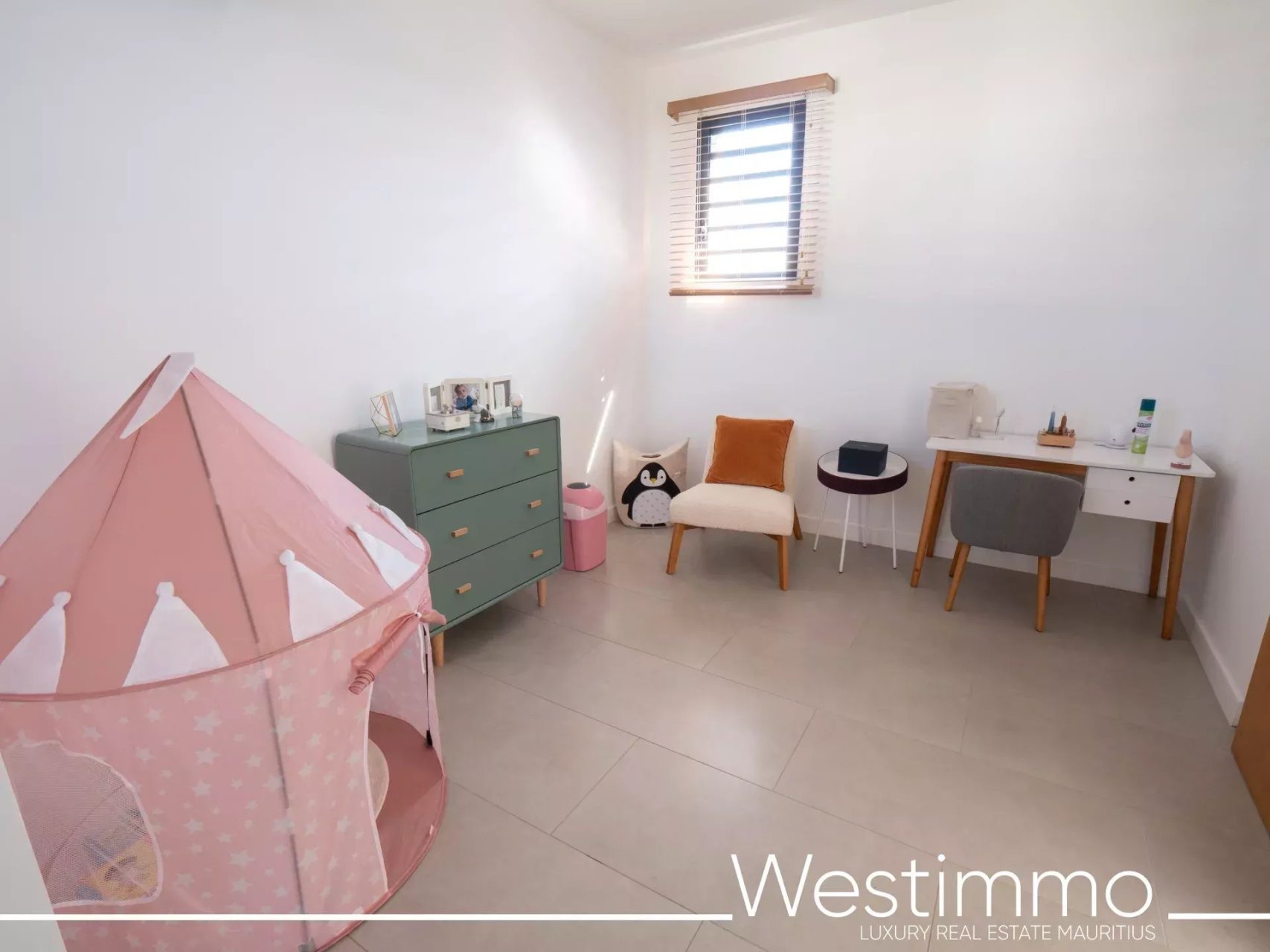 TAMARIN – Villa contemporaine de prestige sur 2500 m² en résidence sécurisée à vendre