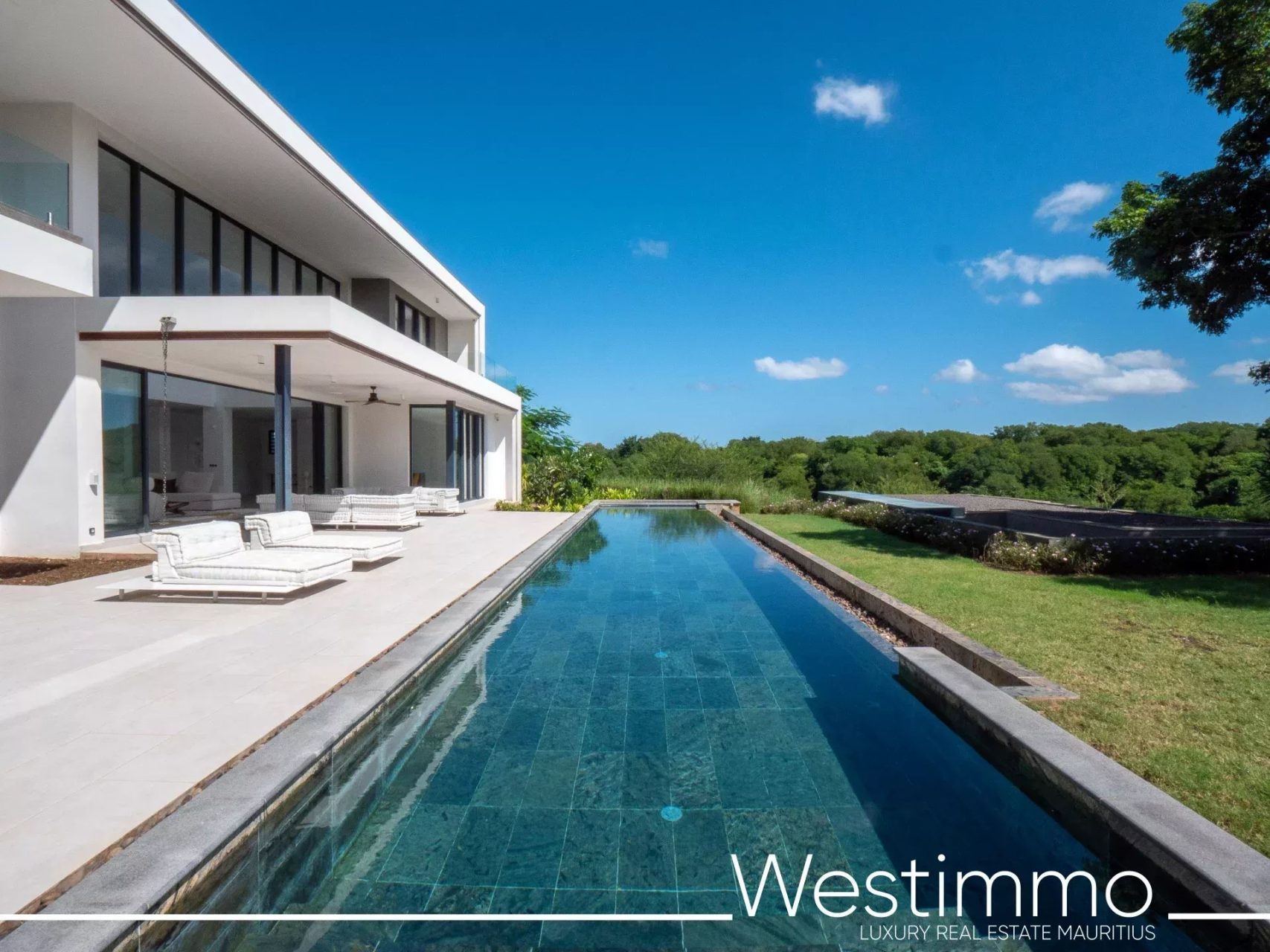TAMARIN – Villa contemporaine de prestige sur 2500 m² en résidence sécurisée à vendre