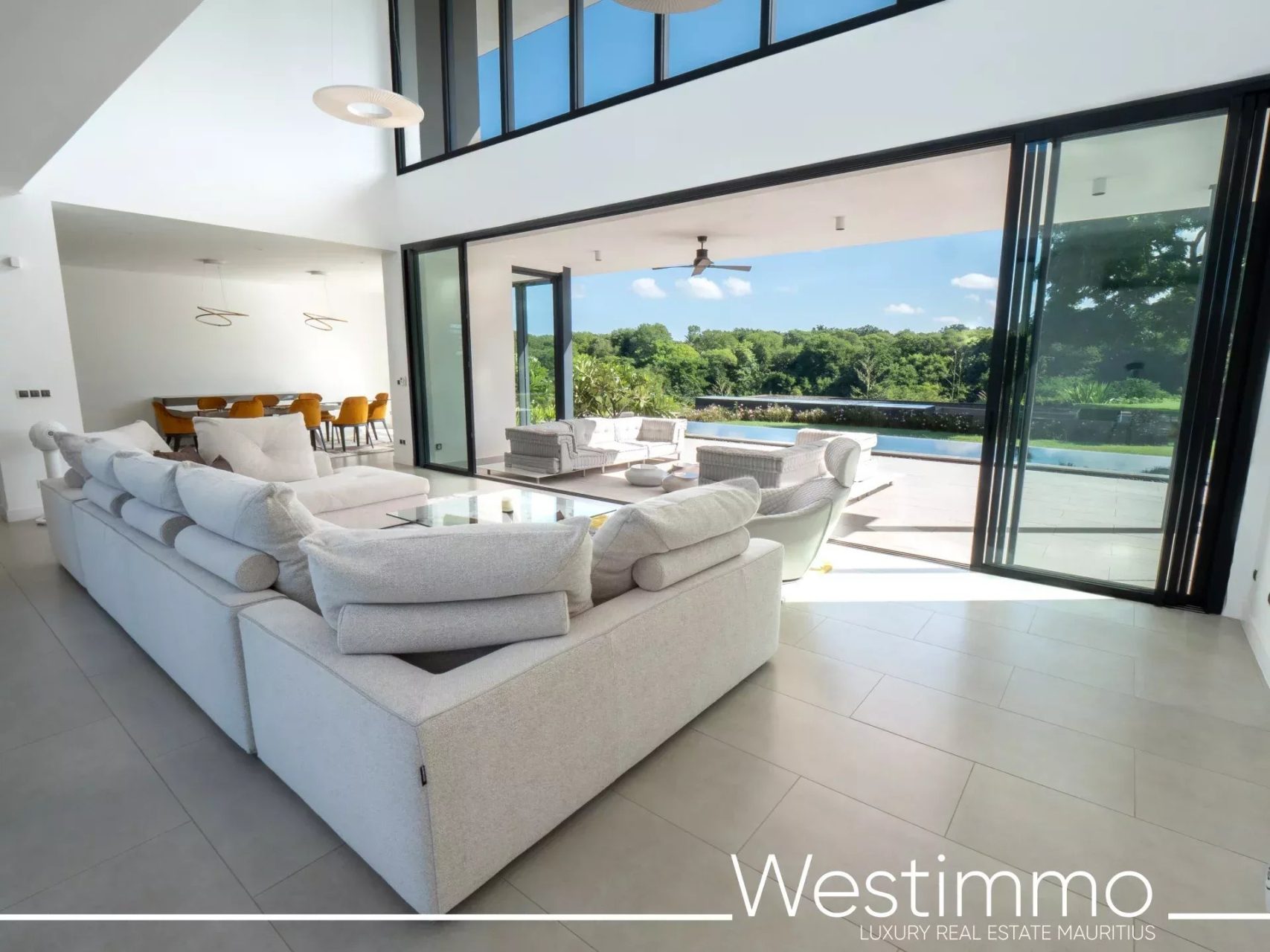 TAMARIN – Villa contemporaine de prestige sur 2500 m² en résidence sécurisée à vendre