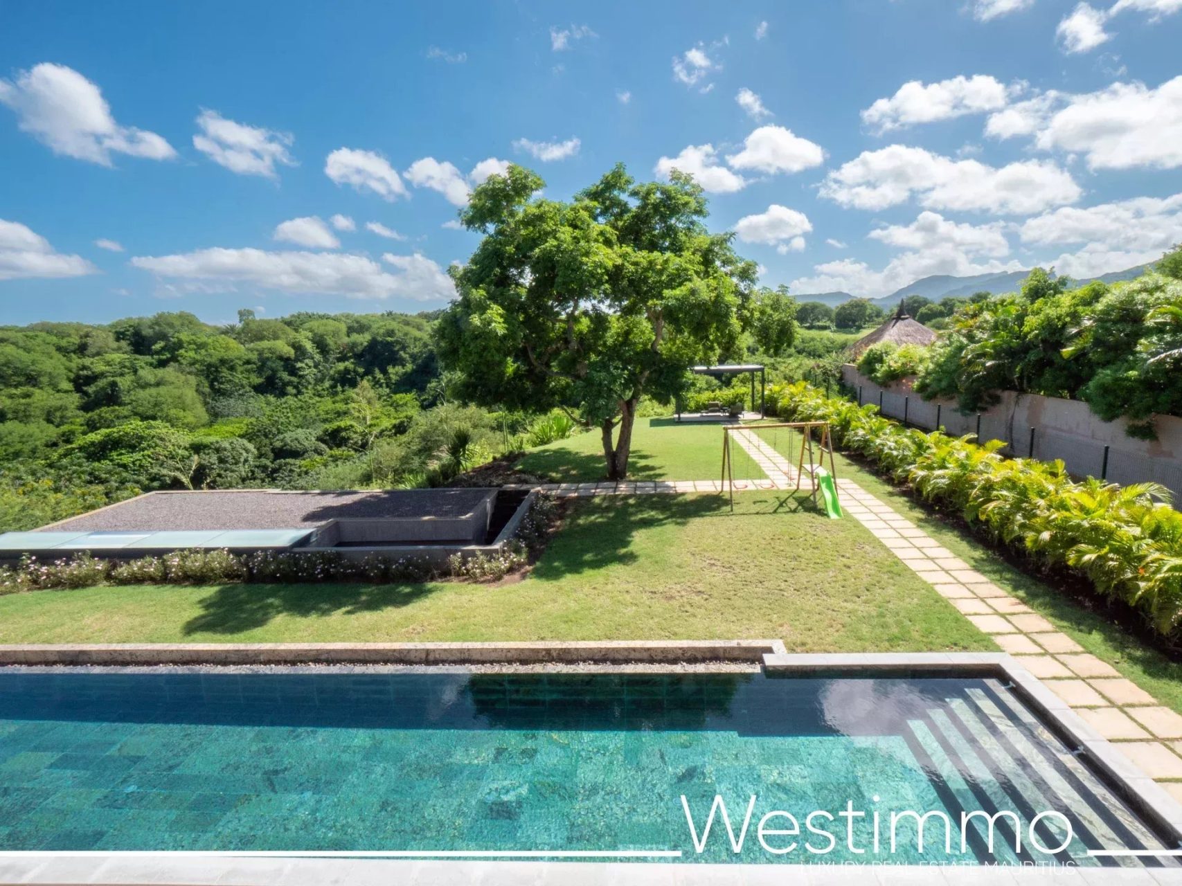 TAMARIN – Villa contemporaine de prestige sur 2500 m² en résidence sécurisée à vendre