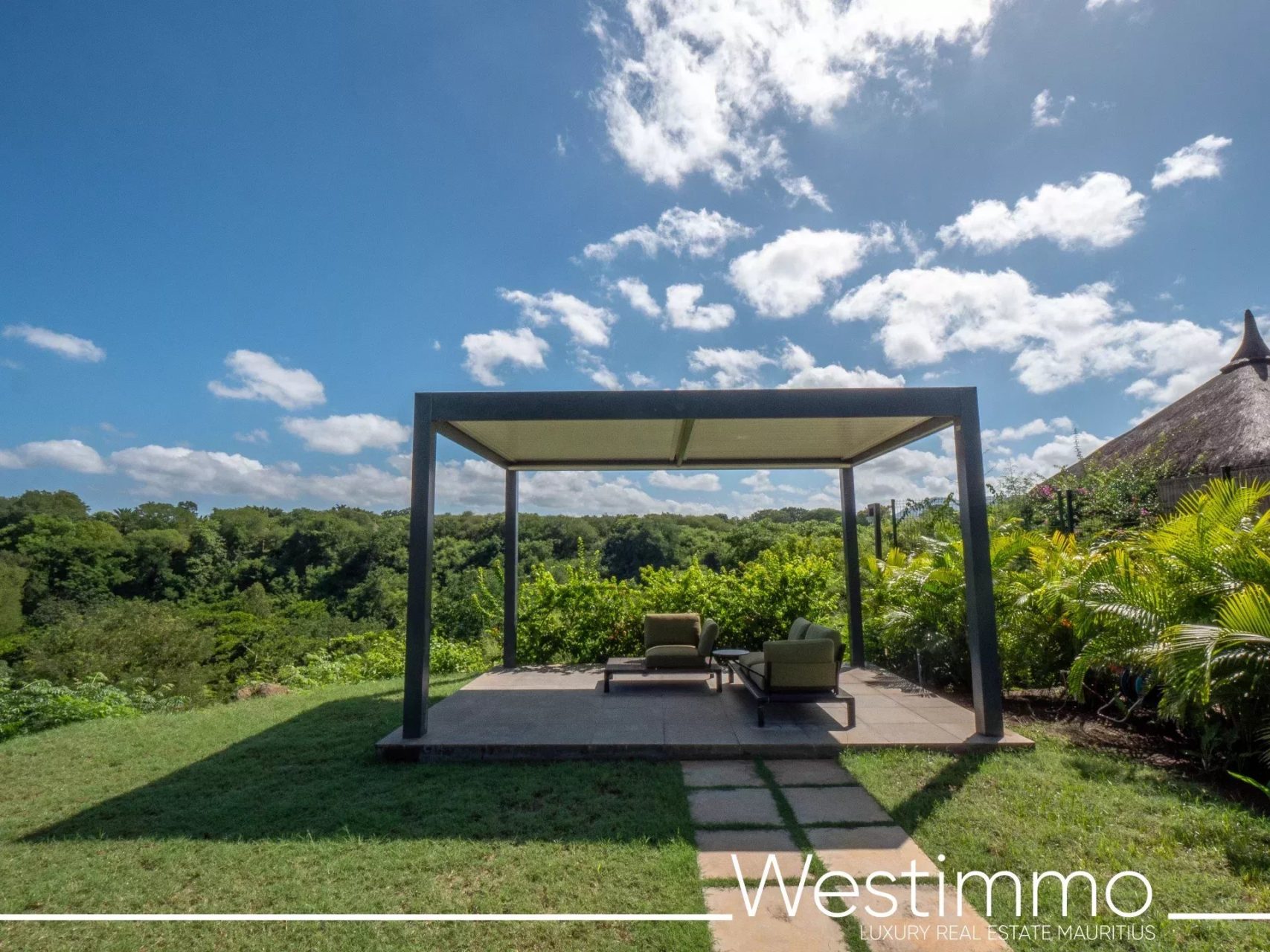 TAMARIN – Villa contemporaine de prestige sur 2500 m² en résidence sécurisée à vendre