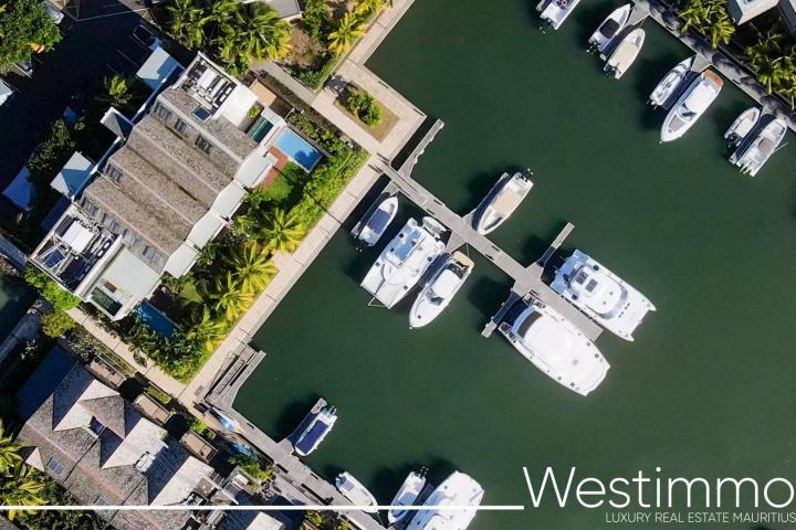 TAMARIN - dream apartment with stunning marina view