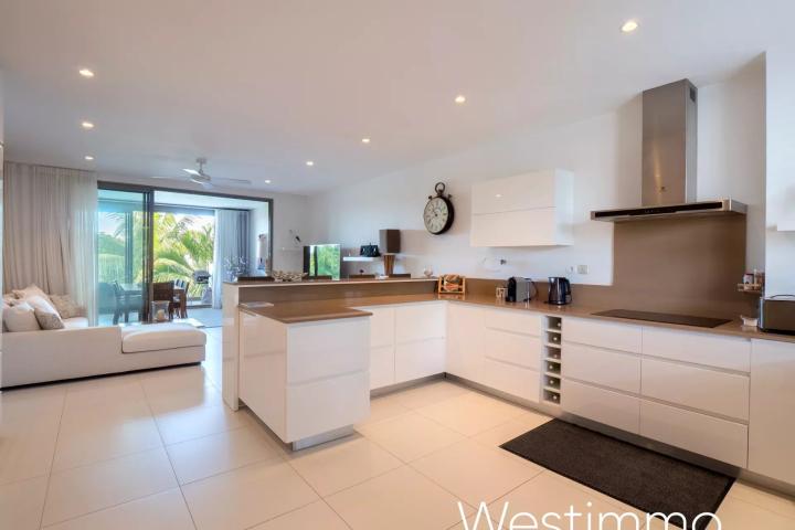 TAMARIN - dream apartment with stunning marina view