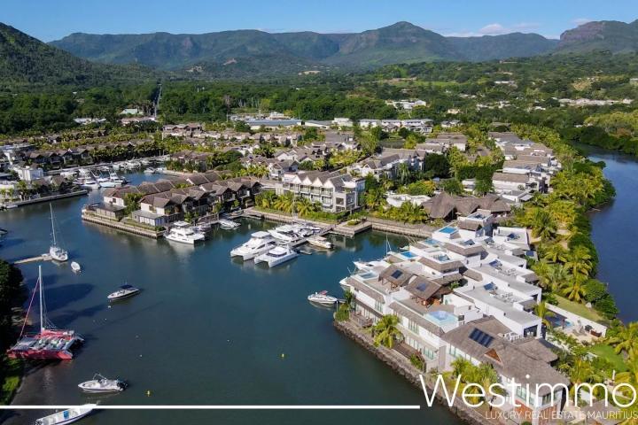 TAMARIN - dream apartment with stunning marina view