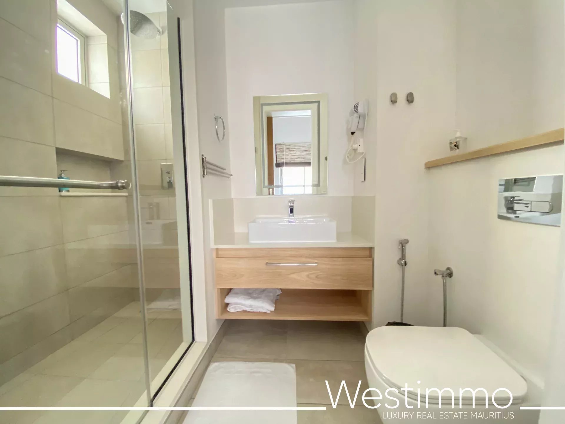 GRAND GAUBE - magnificent new modern apartment by the lagoon
