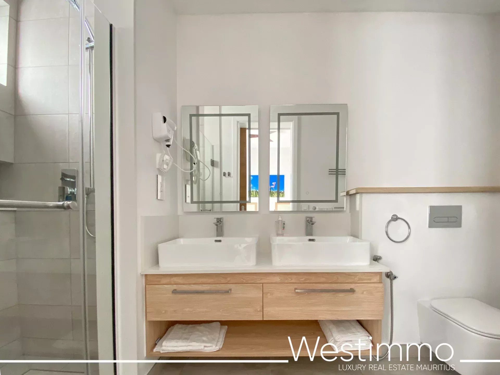 GRAND GAUBE - magnificent new modern apartment by the lagoon