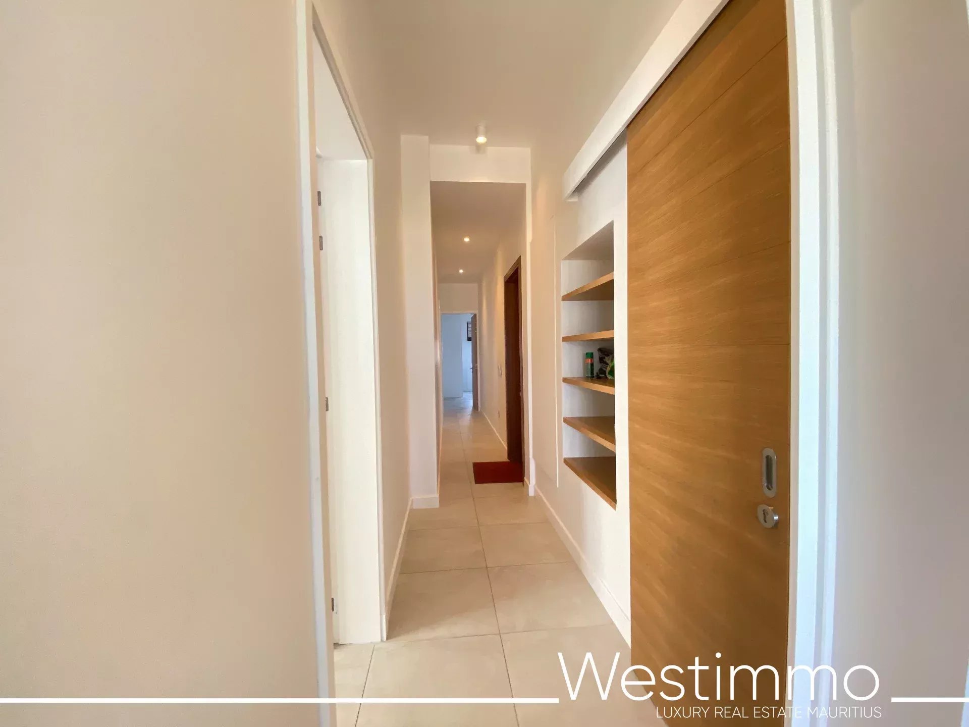 GRAND GAUBE - magnificent new modern apartment by the lagoon