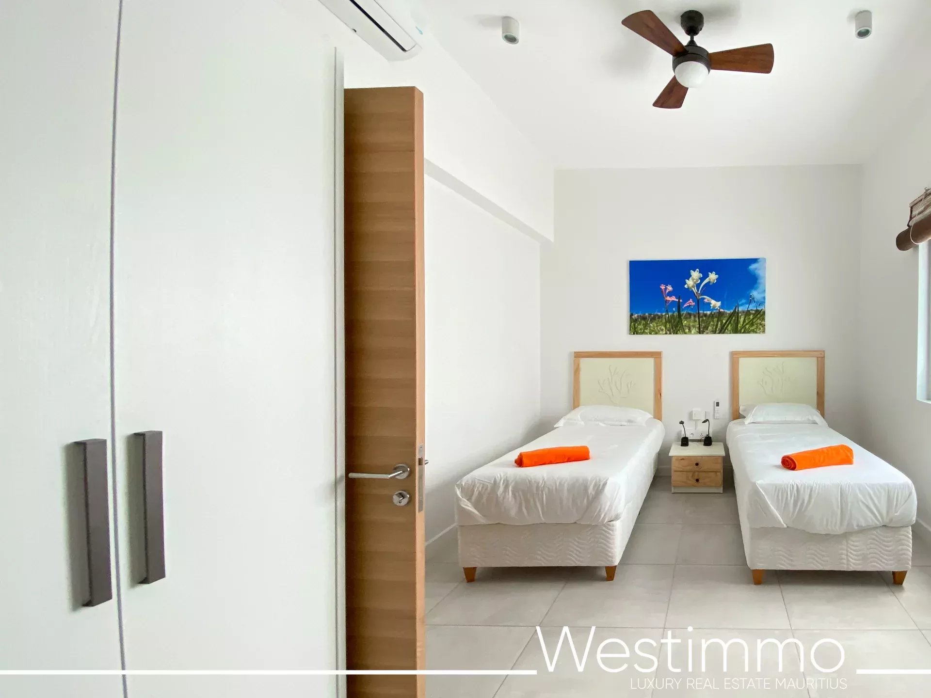 GRAND GAUBE - magnificent new modern apartment by the lagoon