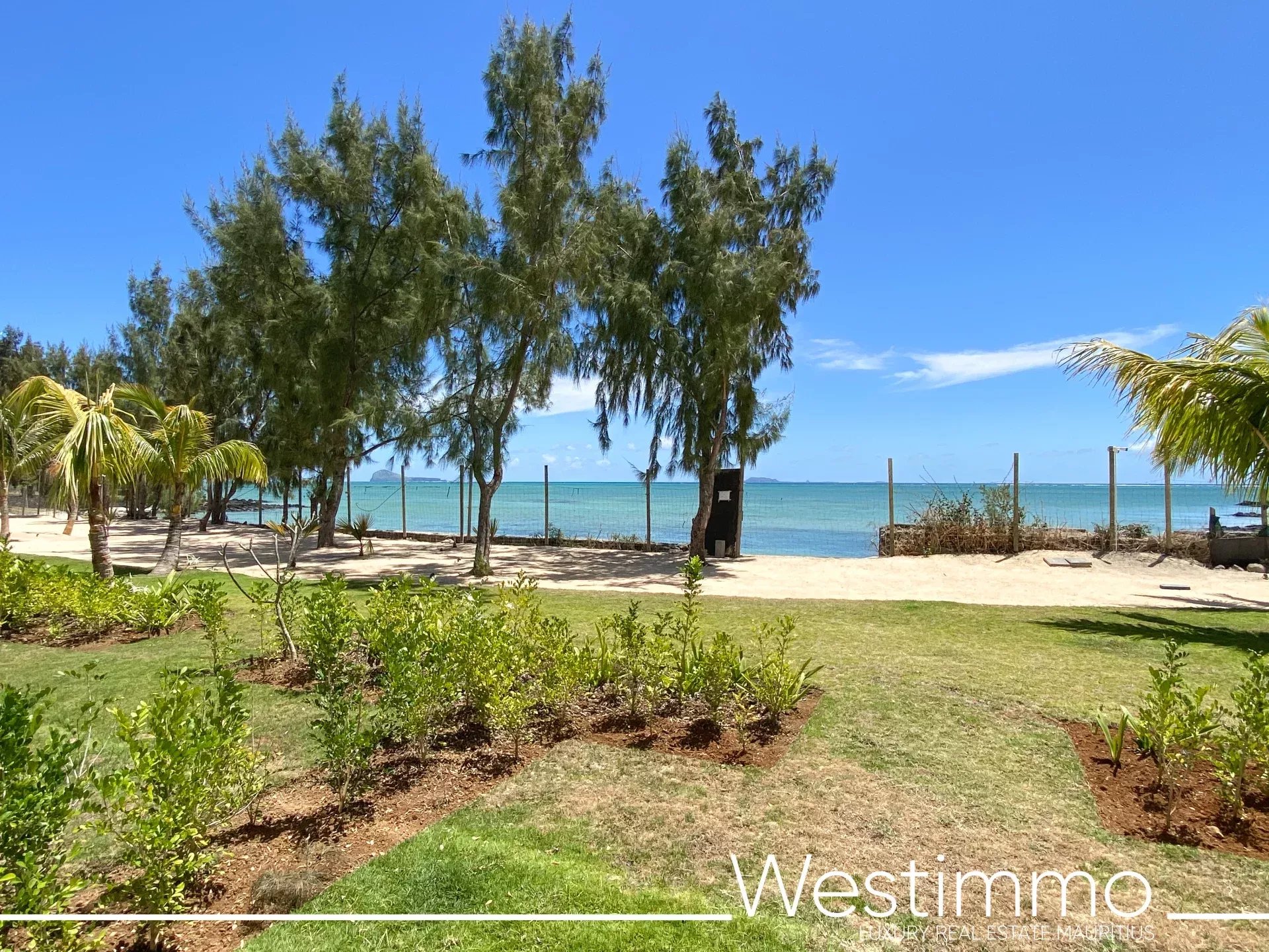 GRAND GAUBE - magnificent new modern apartment by the lagoon
