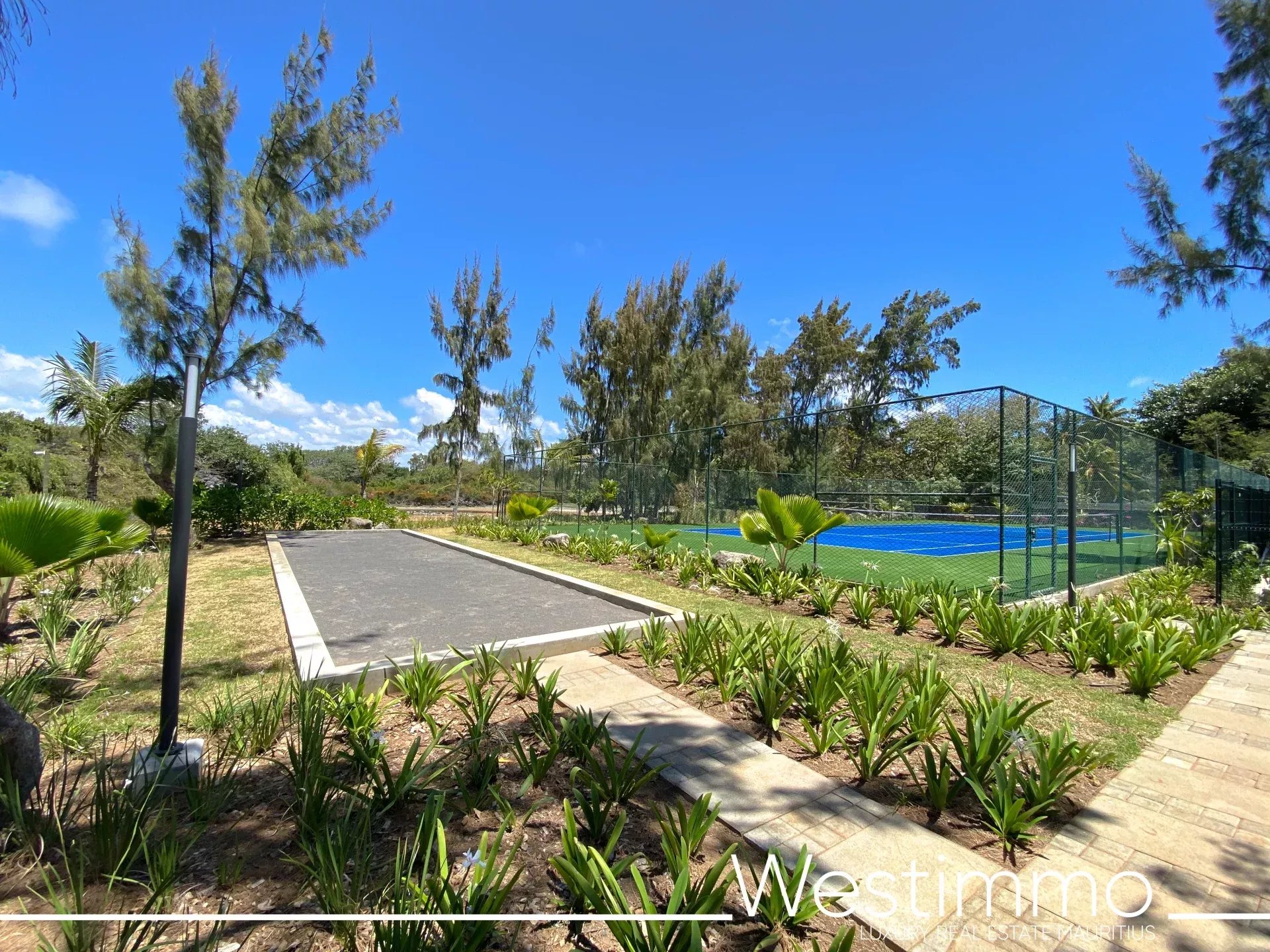 GRAND GAUBE - magnificent new modern apartment by the lagoon