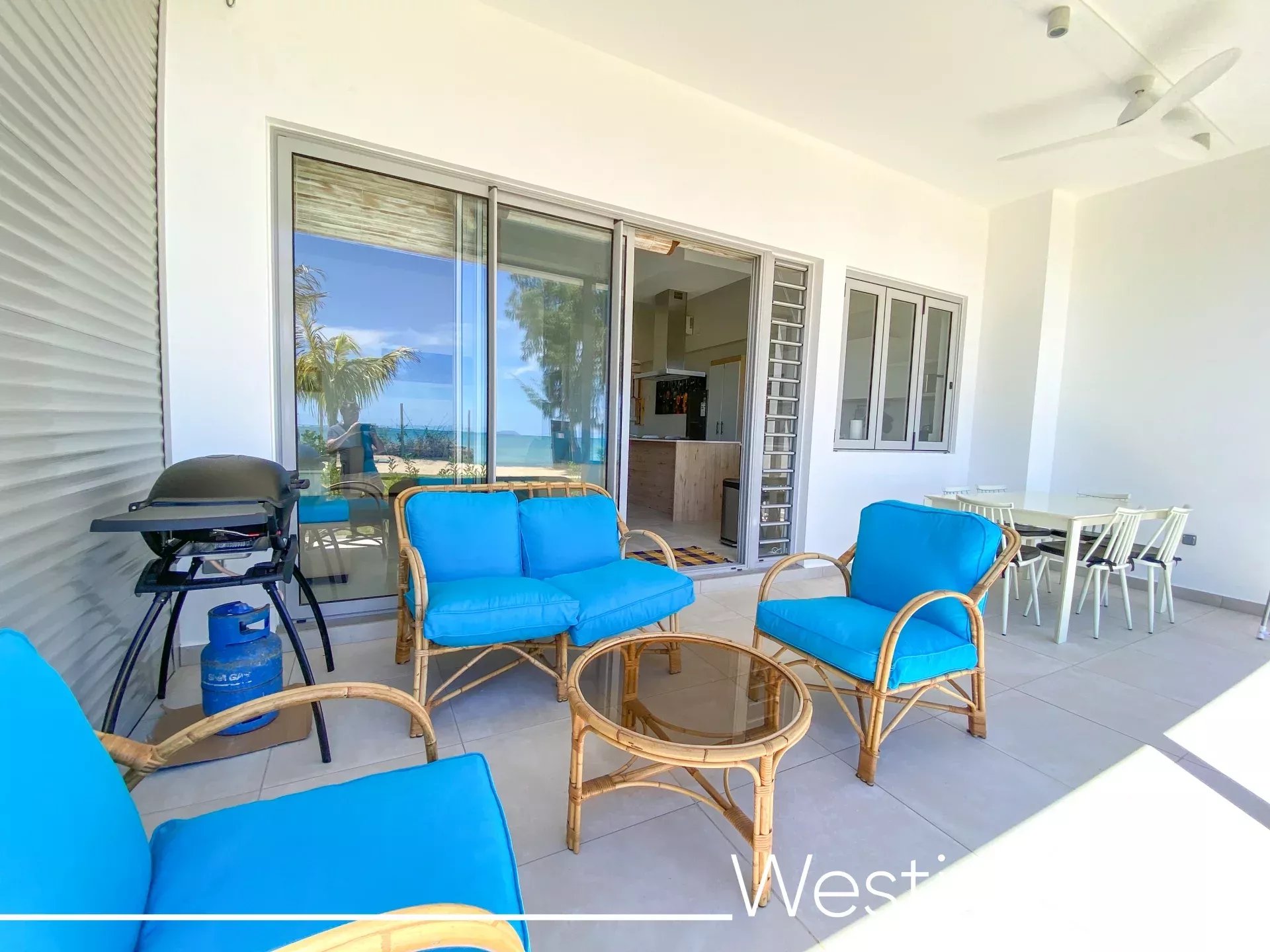 GRAND GAUBE - magnificent new modern apartment by the lagoon