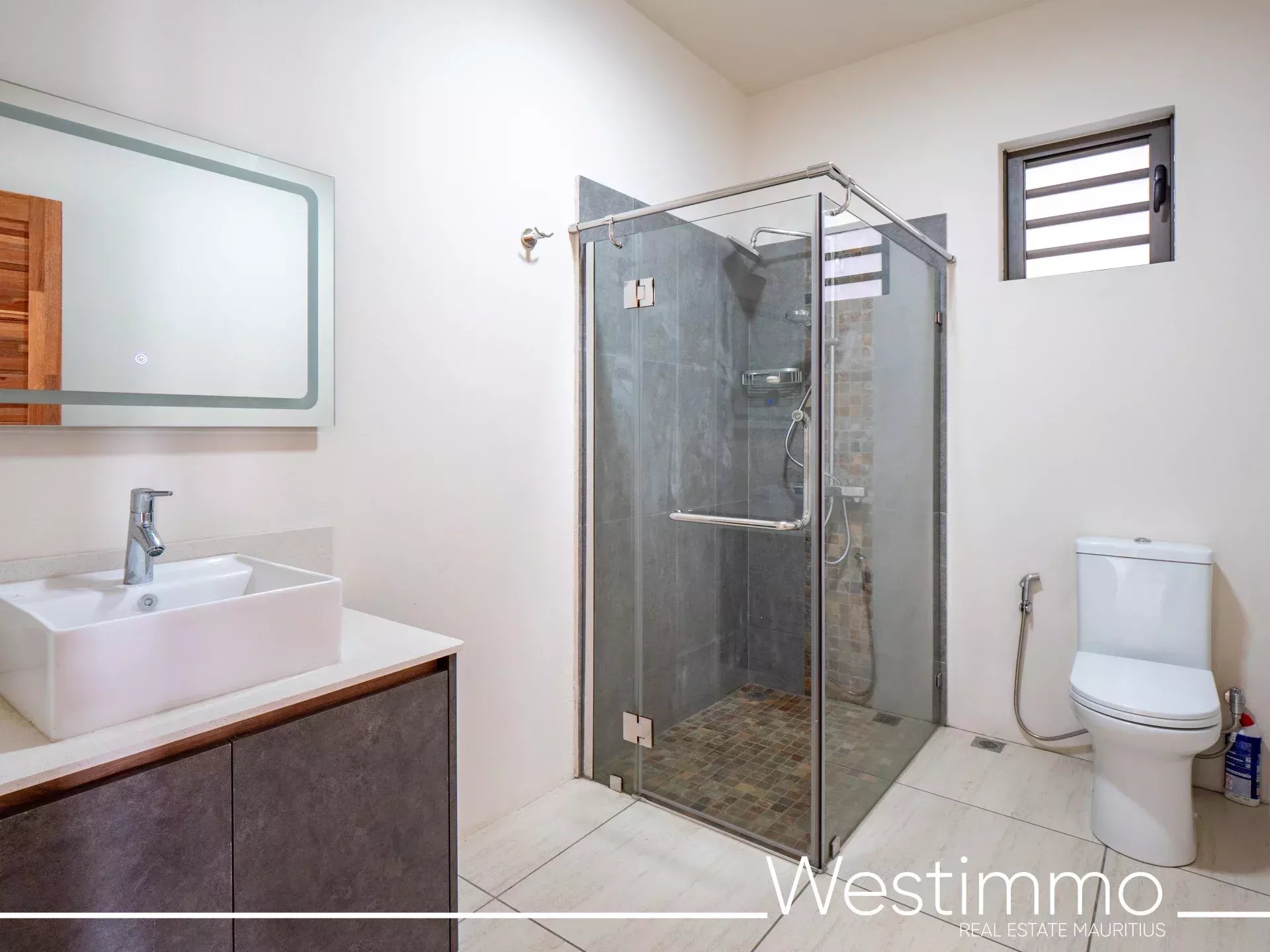 FLIC EN FLAC – Appartement moderne de 3 chambres en location long terme