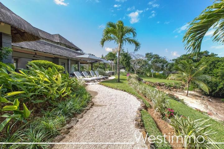 Villa d'Exception avec Vue Panoramique à vendre à Beau Champ