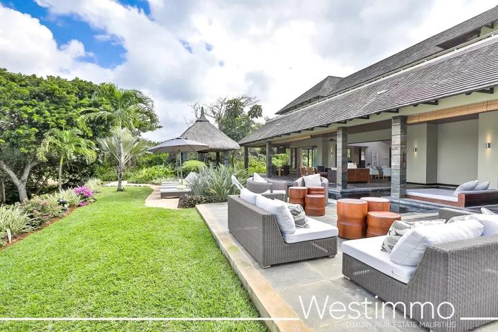 Villa d'Exception avec Vue Panoramique à vendre à Beau Champ
