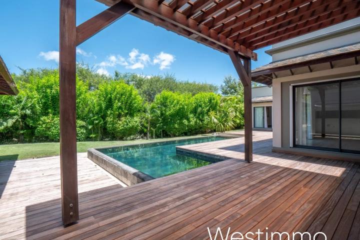 RIVIERE NOIRE – Propriété avec deux villas sur 3000 m² à vendre