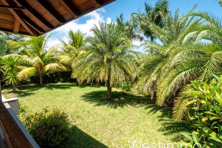 RIVIERE NOIRE – Propriété avec deux villas sur 3000 m² à vendre