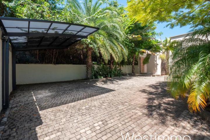 RIVIERE NOIRE – Propriété avec deux villas sur 3000 m² à vendre