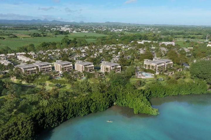 Penthouse avec piscine privée et vues panoramiques à 180° sur l'océan à vendre à Haute Rive
