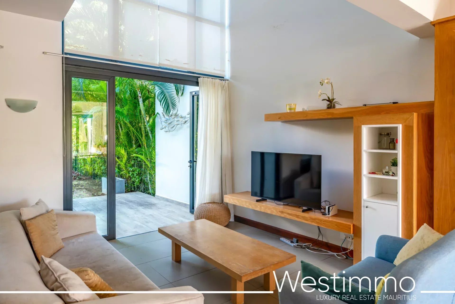 Villa 3 chambres meublé avec jardin, vue mer et proche des commerces à vendre à Haute Rive
