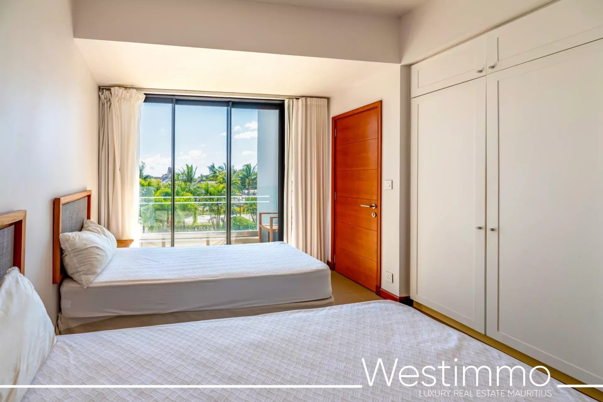 Villa 3 chambres meublé avec jardin, vue mer et proche des commerces à vendre à Haute Rive