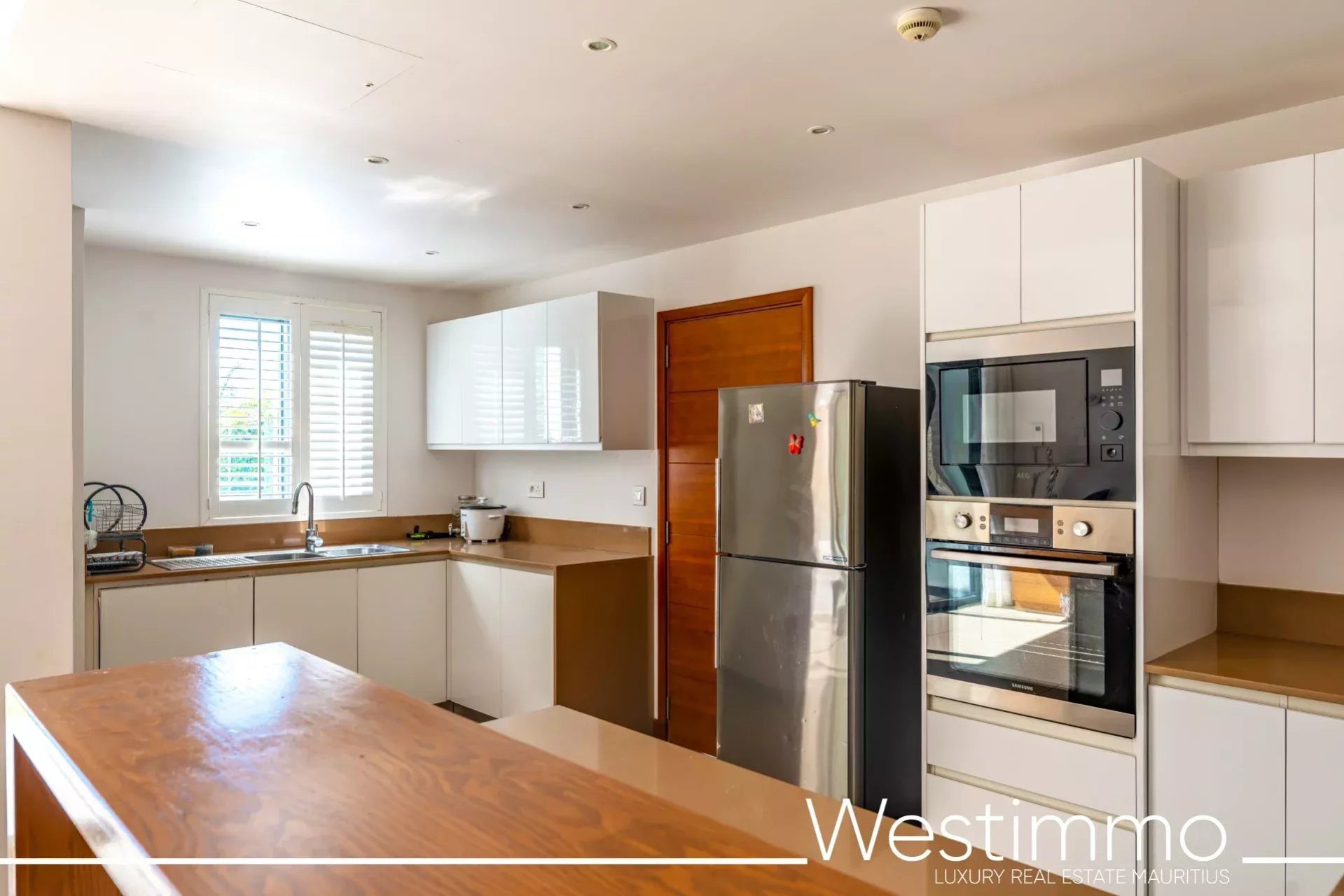 Villa 3 chambres meublé avec jardin, vue mer et proche des commerces à vendre à Haute Rive