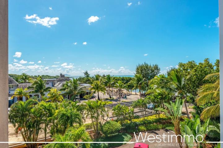 Furnished 3-bedroom villa with garden, sea view and close to shops for sale in Haute Rive