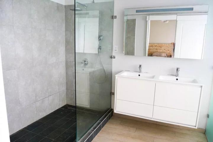 Appartement meublé 3 chambres avec jardin à vendre à Tamarin